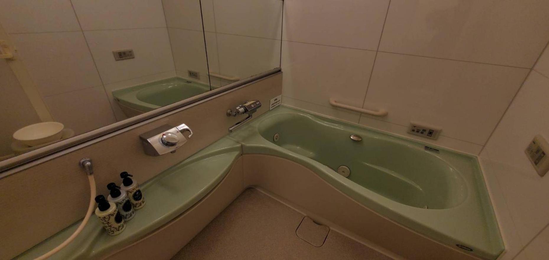 Hotel Golf Tsunashima (Adults Only) Йокогама Екстер'єр фото